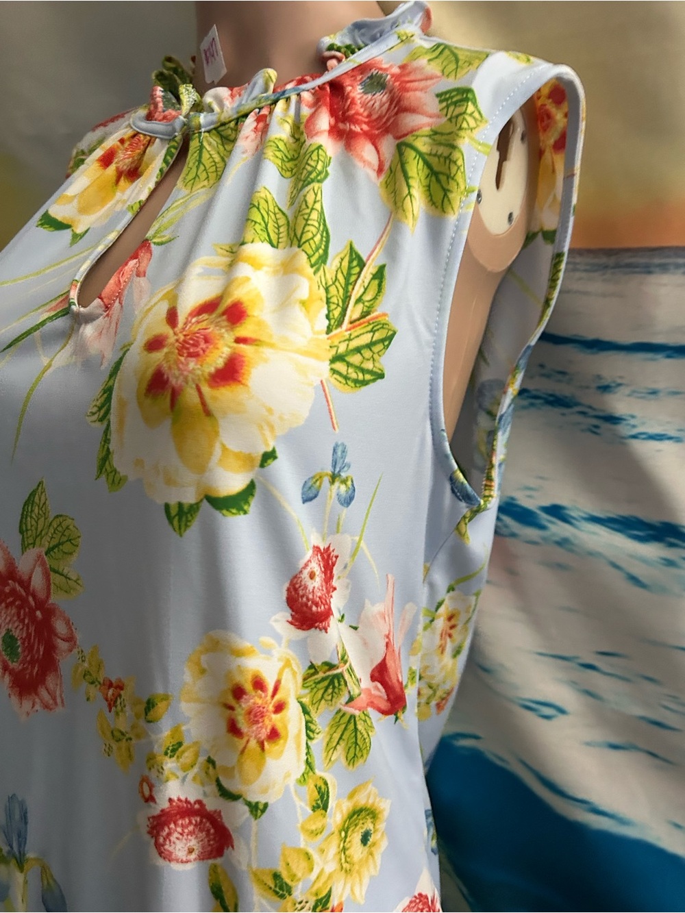 New York. & Co 7th Avenue Keyhole Floral Sleeveless Blouse Blue & Yellow LG - Picture 3 of 12